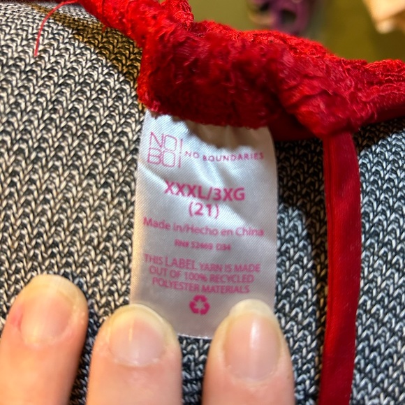 No sleeved red lace top - Picture 2 of 6